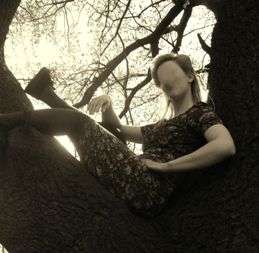 An-Evening-Girl-in-Tree