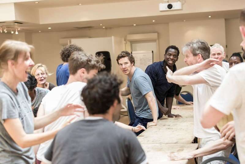 Centre Benedict Cumberbatch (Hamlet) Photo credit: Johan Persson