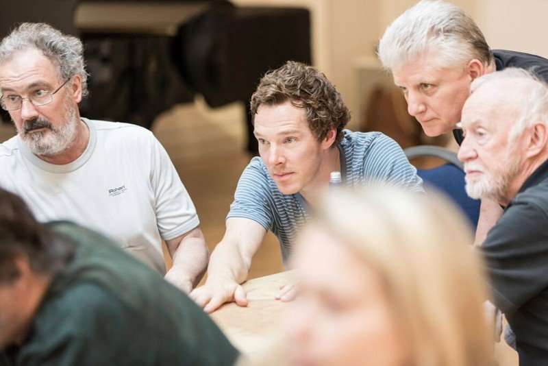 centre Benedict Cumberbatch (Hamlet) and cast Photo credit: Johan Persson