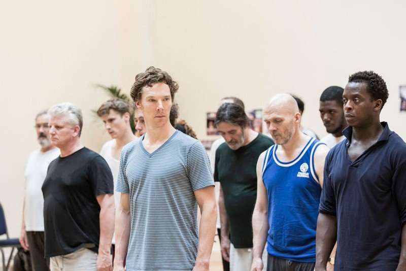 centre Benedict Cumberbatch (Hamlet) and cast Photo credit: Johan Persson