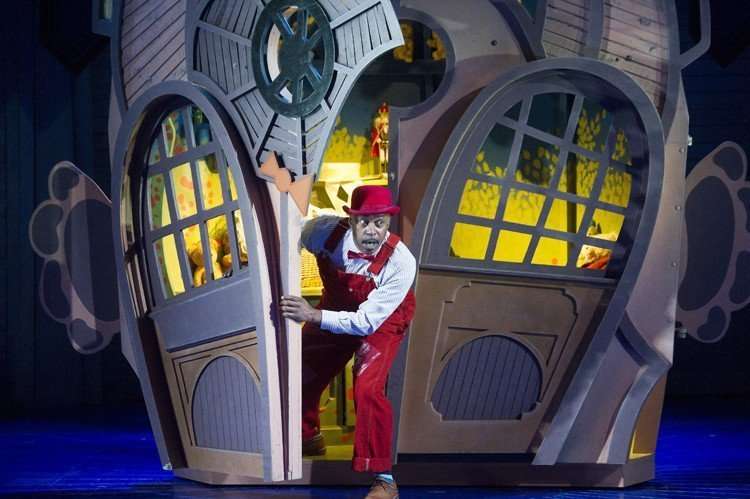 Ewen Cummins as The Toymaker in Chitty Chitty Bang Bang. Credit Alastair Muir