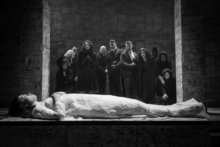 KBTC Romeo and Juliet Garrick Theatre Lily James (Juliet) Credit Johan Persson