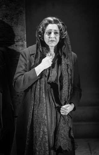 KBTC Romeo and Juliet Garrick Theatre Lily James (Juliet) Credit Johan Persson