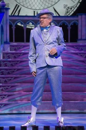 Count Arthur Strong (Baron Hardup)