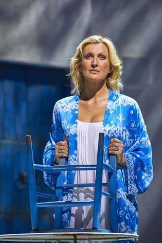 Sara Poyzer as Donna in MAMMA MIA! Credit Brinkhoff & Mögenburg