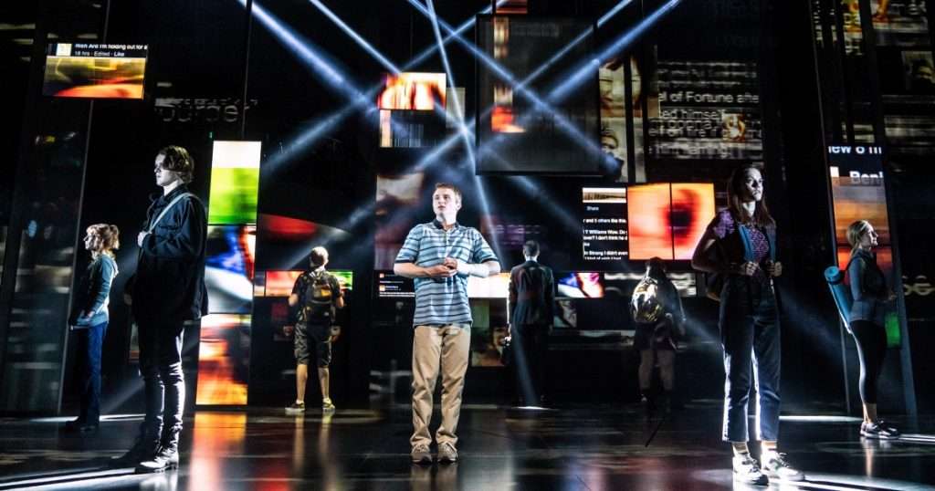 centre Sam Tutty (Evan Hansen) photo by Matthew Murphy.