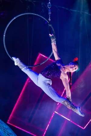 Cirque Berserk aerielist - Photographer Piet-Hein Out - www.circusphotographer.com
