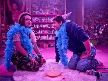 Tessa Albertson (Shelby Hinkley), Anders Hayward (Tobey Maguire). Photo credit Manuel Harlan.