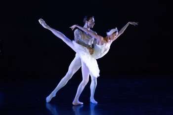 Sangeun Lee and Gareth Haw in White Swan Pas de Deux at Ballet Nights. Photo by Deborah Jaffe.