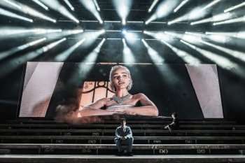 Evita. Rachel Zegler (Eva Perón) & James Olivas (Juan Perón). Credit - Marc Brenner