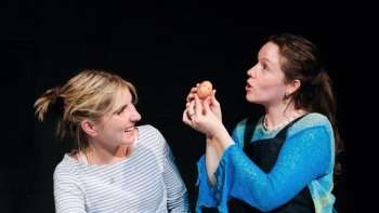 Esther Carr (L) and Rachel Andrews in Eggs Aren't That Easy To Make (c) Fabiano Waters