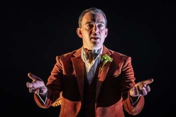 Alastair Whatley in The Importance of Being Oscar (c) Marc Brenner